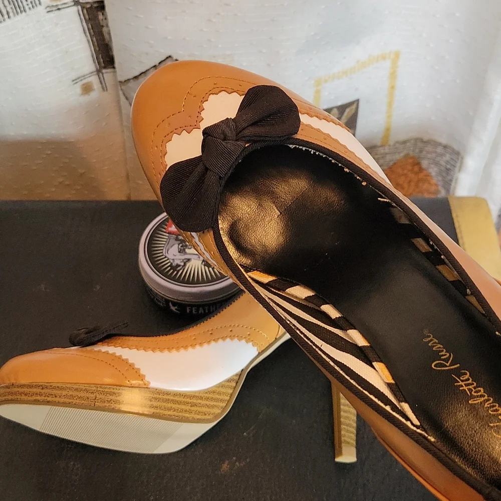 Retro Spectator Bow Pumps